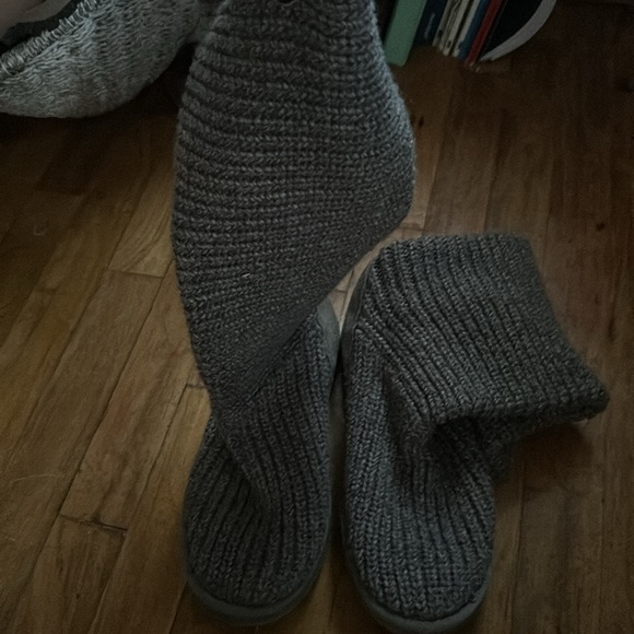 Grey sweater esq Ugg boots - Picture 3 of 4